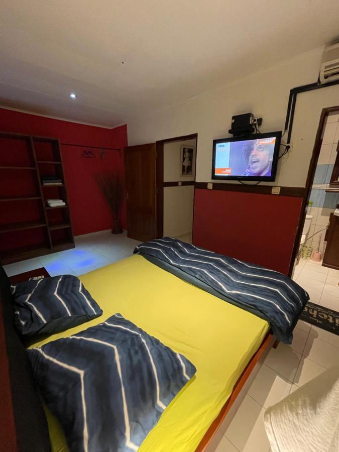 Homestay Studio Yaounde Luaran gambar